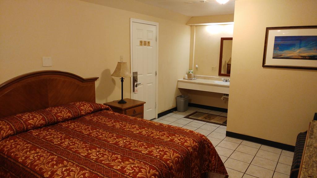Country Regency Inn & Suites Manvel المظهر الخارجي الصورة