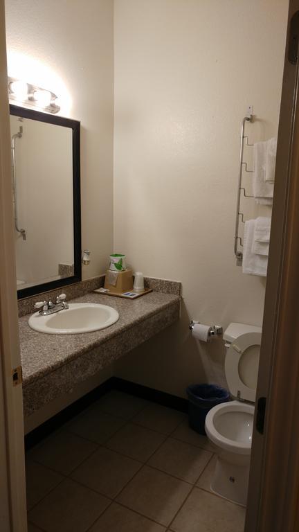 Country Regency Inn & Suites Manvel المظهر الخارجي الصورة