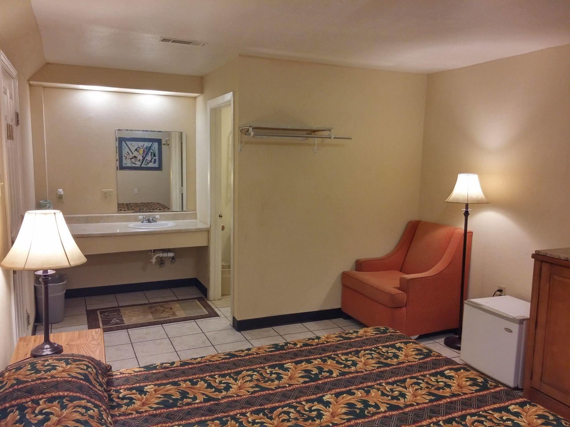 Country Regency Inn & Suites Manvel المظهر الخارجي الصورة