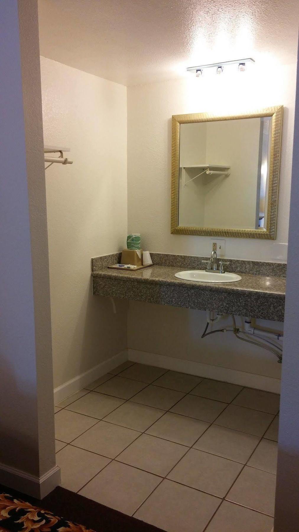 Country Regency Inn & Suites Manvel المظهر الخارجي الصورة