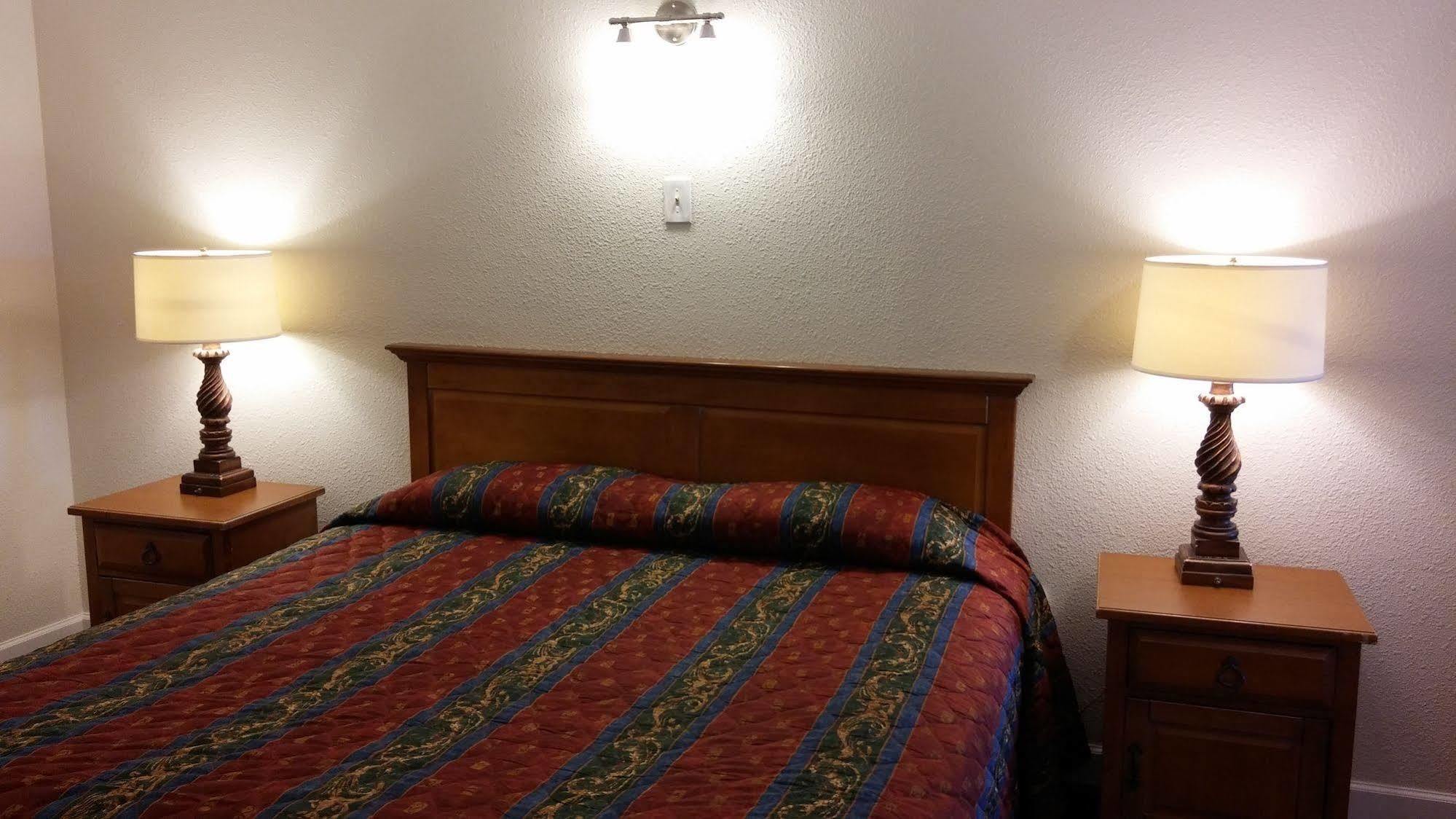 Country Regency Inn & Suites Manvel المظهر الخارجي الصورة