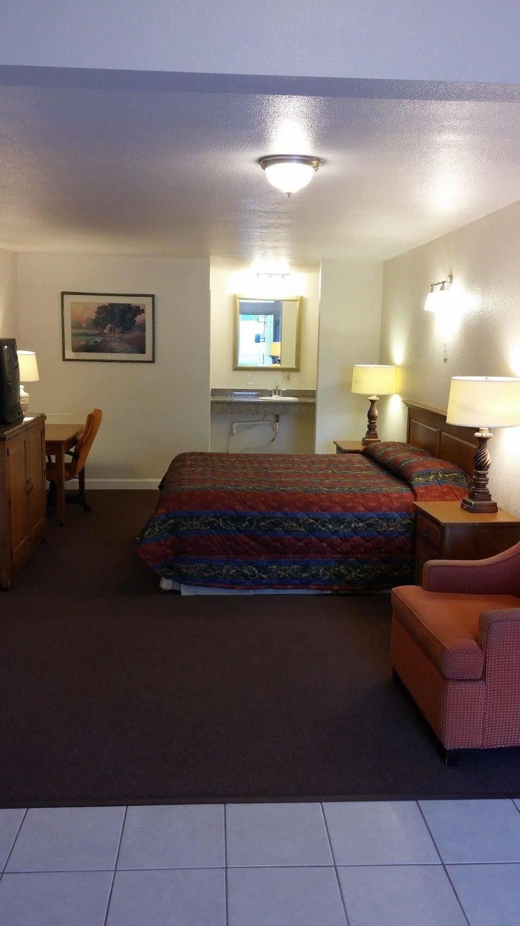 Country Regency Inn & Suites Manvel المظهر الخارجي الصورة
