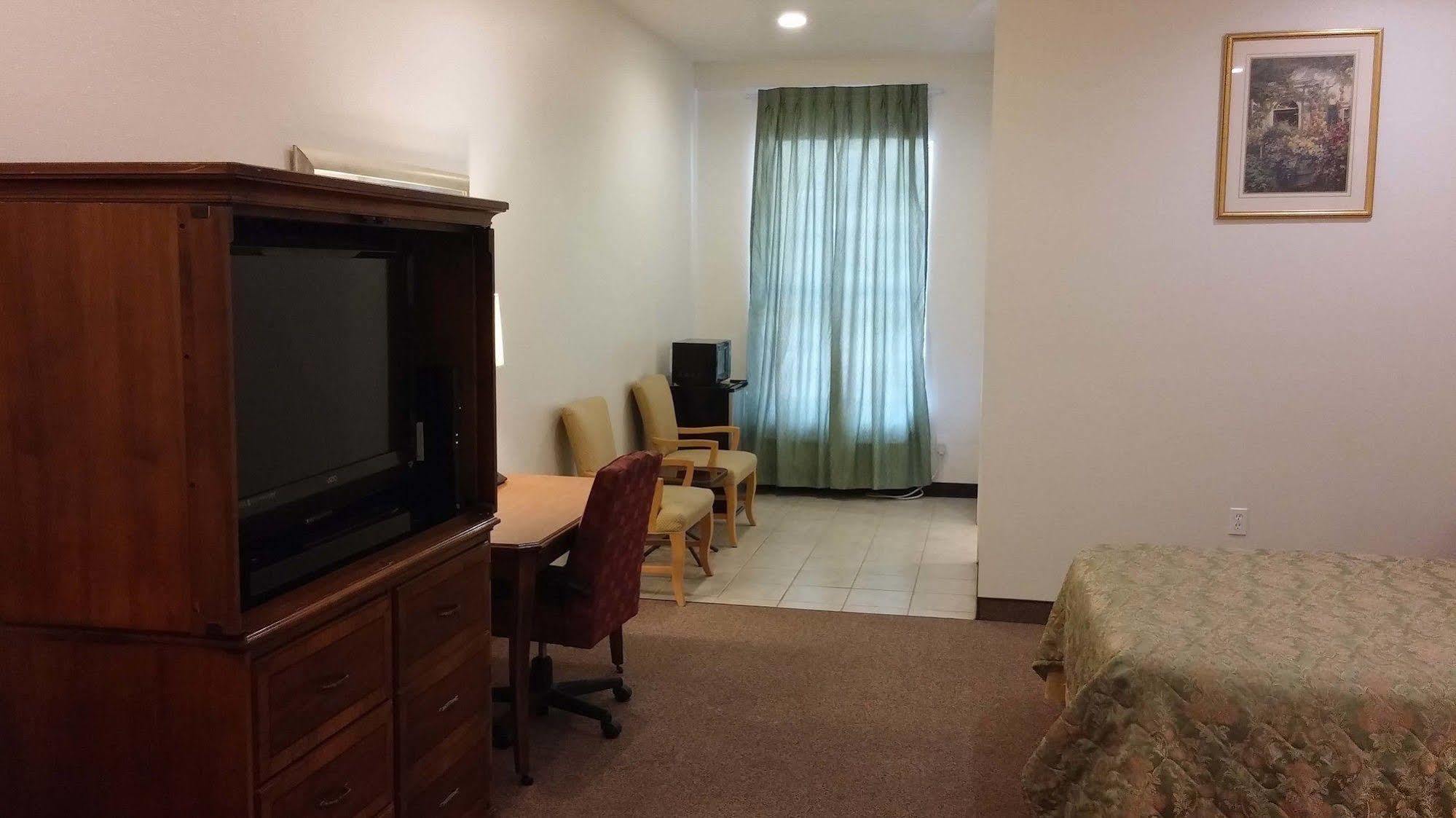 Country Regency Inn & Suites Manvel المظهر الخارجي الصورة