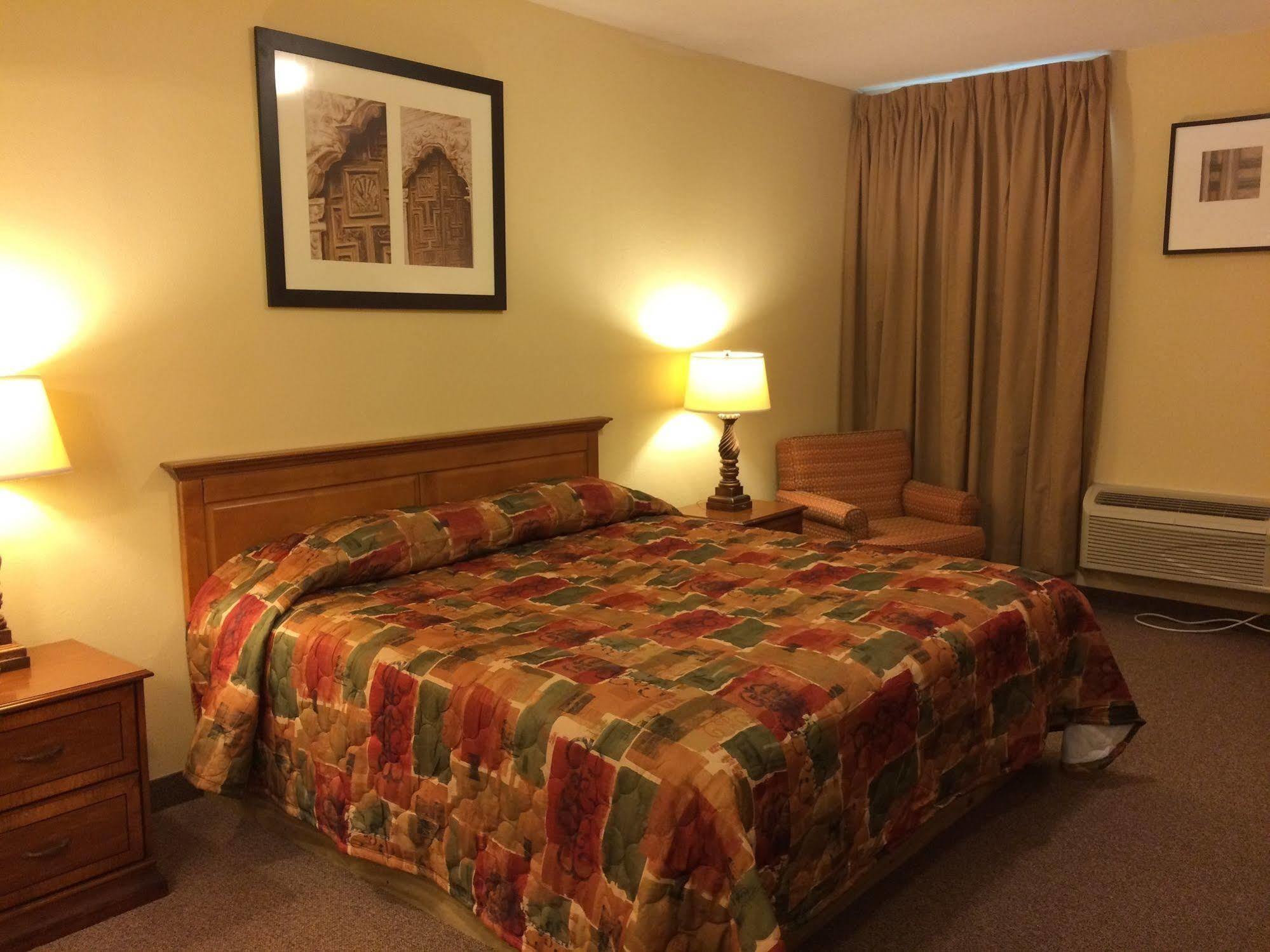 Country Regency Inn & Suites Manvel المظهر الخارجي الصورة