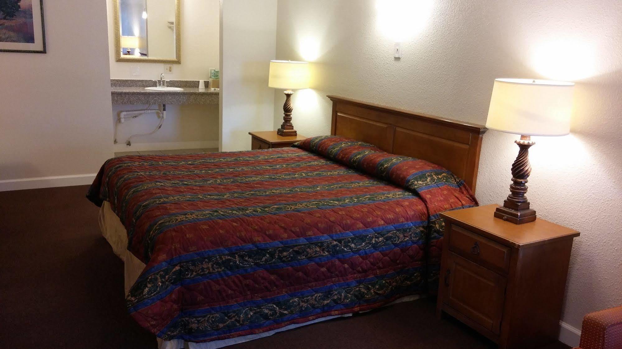 Country Regency Inn & Suites Manvel المظهر الخارجي الصورة
